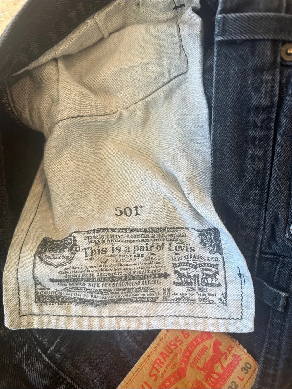 501 Levi's 32 x 30 Men's Dark Black Slim Straight Jeans
